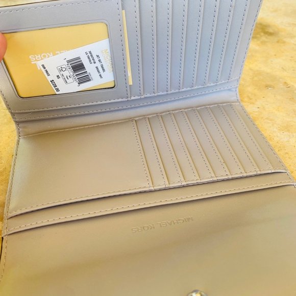Michael Kors Large Everly  Tote&wallet set signature BNWT White grey - Picture 15 of 16